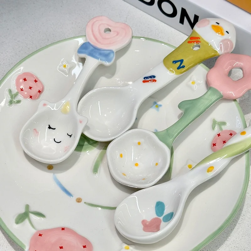 手作りカトラリーの実用性を検証：かわいい手描き陶器製スプーンの使い方と価格分析