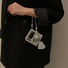 高級感のあるマット仕上げハート型コンパクトミラー【手持ちタイプ・折りたたみ式のスマートフォンケース対応・個性的なデザイン】