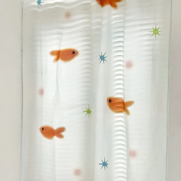 ピンクの金魚デザインカーテン【夢幻的な少女の部屋・穴あけ不要・半遮光・飾り窓用】