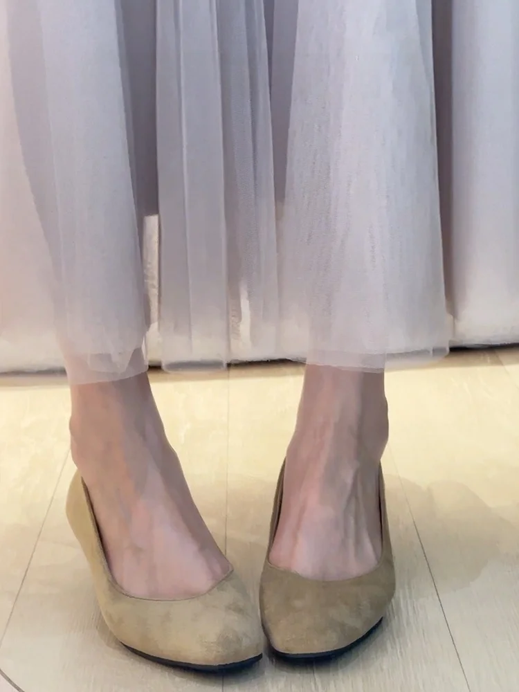 羊皮製低ヒールパンプス：通勤向けの足にやさしいデザイン重視モデル