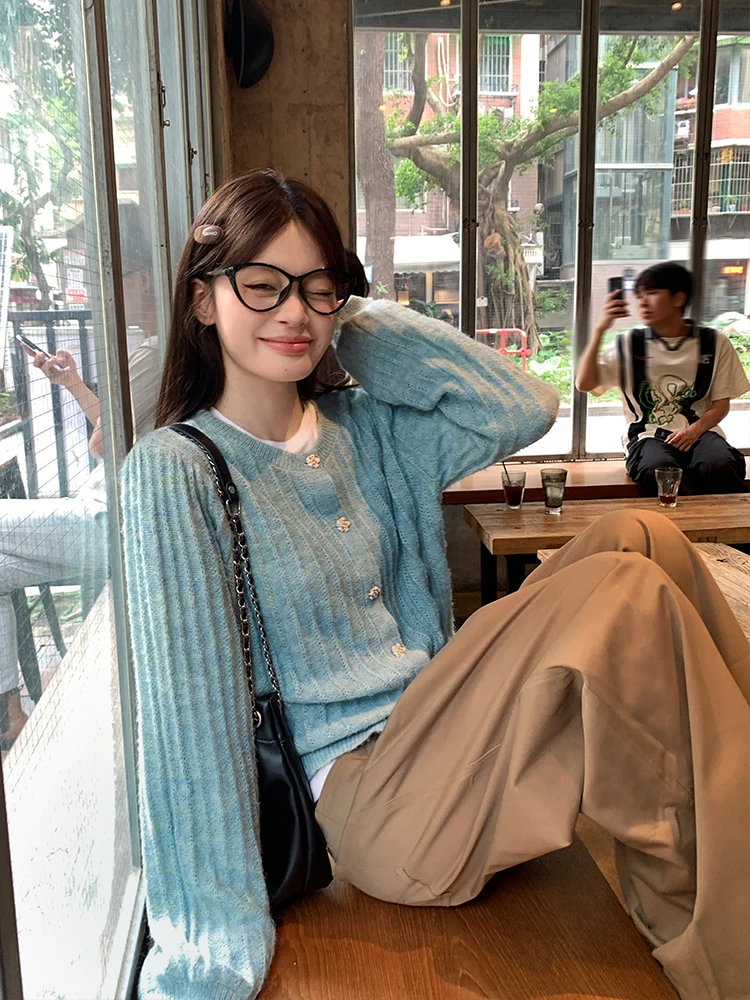 ママコーデの基本スタイルとは？高腰カキ色ワイドパンツで実践する動きやすさと見た目バランス