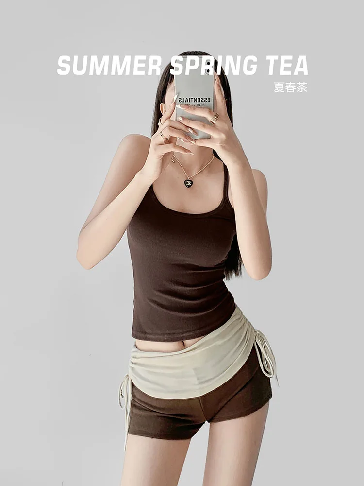 ママコーデの基本スタイルとは？シルエットを美しく見せる夏のトップス徹底解説