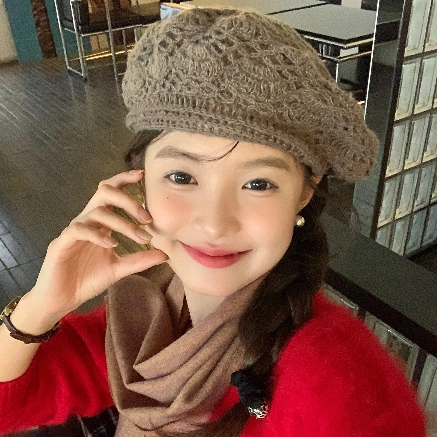 クロシェ編みのベレー帽は本当に冬に必要？小顔効果とファッション性を両立できるアイテムとは？