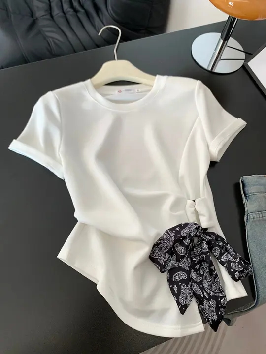 シルクスカーフ付きバンドデザインの半袖Tシャツ【夏用・ルーズフィット・女性用】（セットアップ対応）