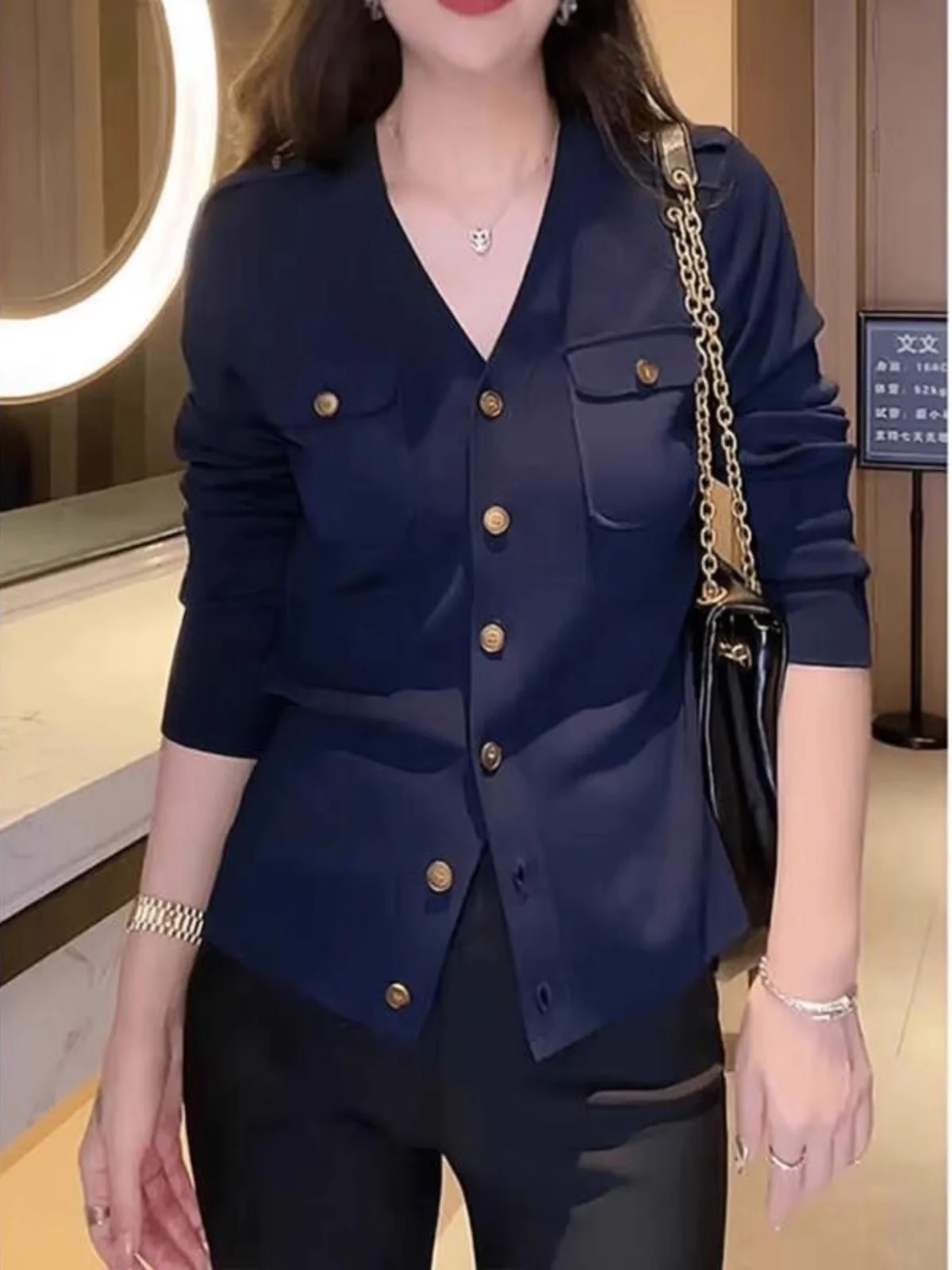 40代の女性にぴったり？黒ロングカーディガンの選び方で失敗しないコーデとは