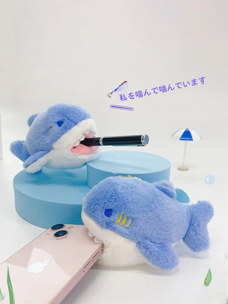 Happy Holidays にぴったりなギフトは、サメのぬいぐるみから始まる？