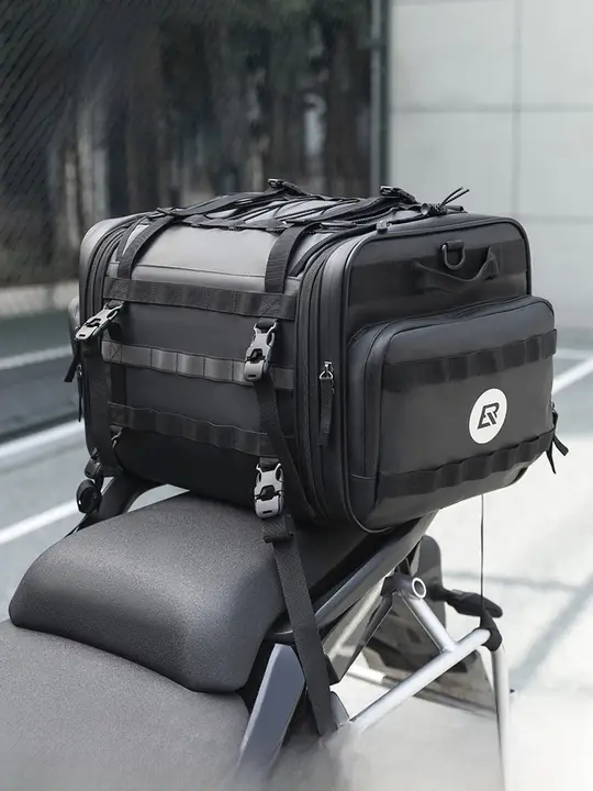 汎用バイクリアシートバッグ【ライディング用・収納力抜群】