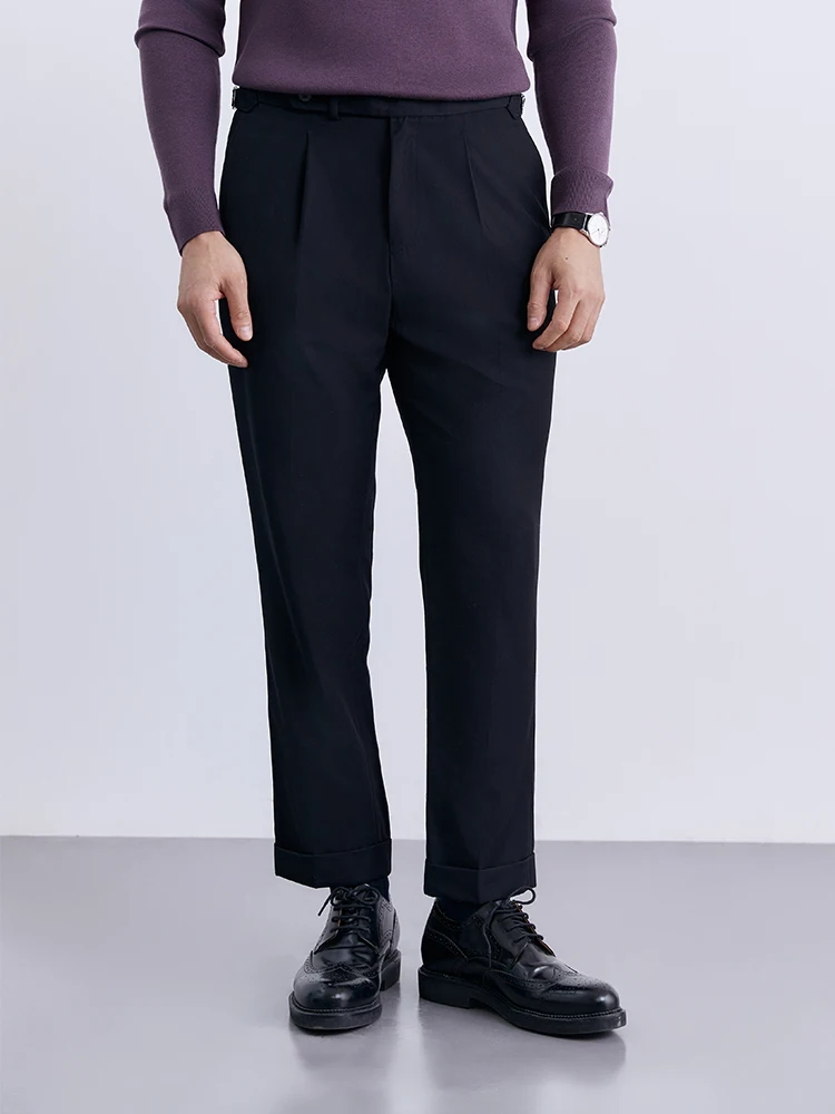 ビジネスシーンで失敗しないパンツは、どう選ぶ？