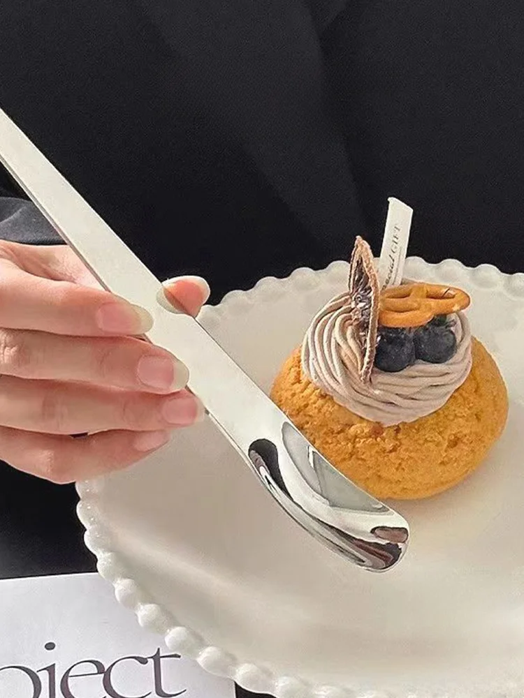 スプーン下持ちが本当に必要なのか？デザートシーンで変わる暮らしの質感とは