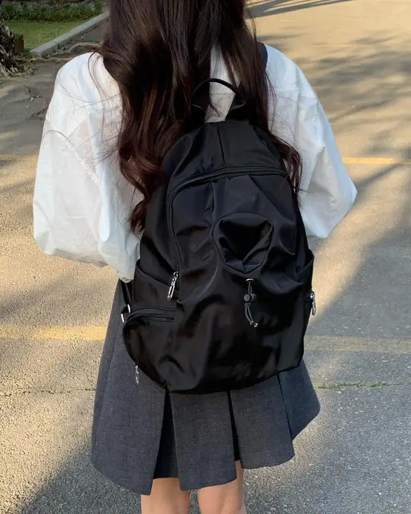 シンプルで使いやすいデザインのリュックサック【カジュアル・学生向け・バックパック】
