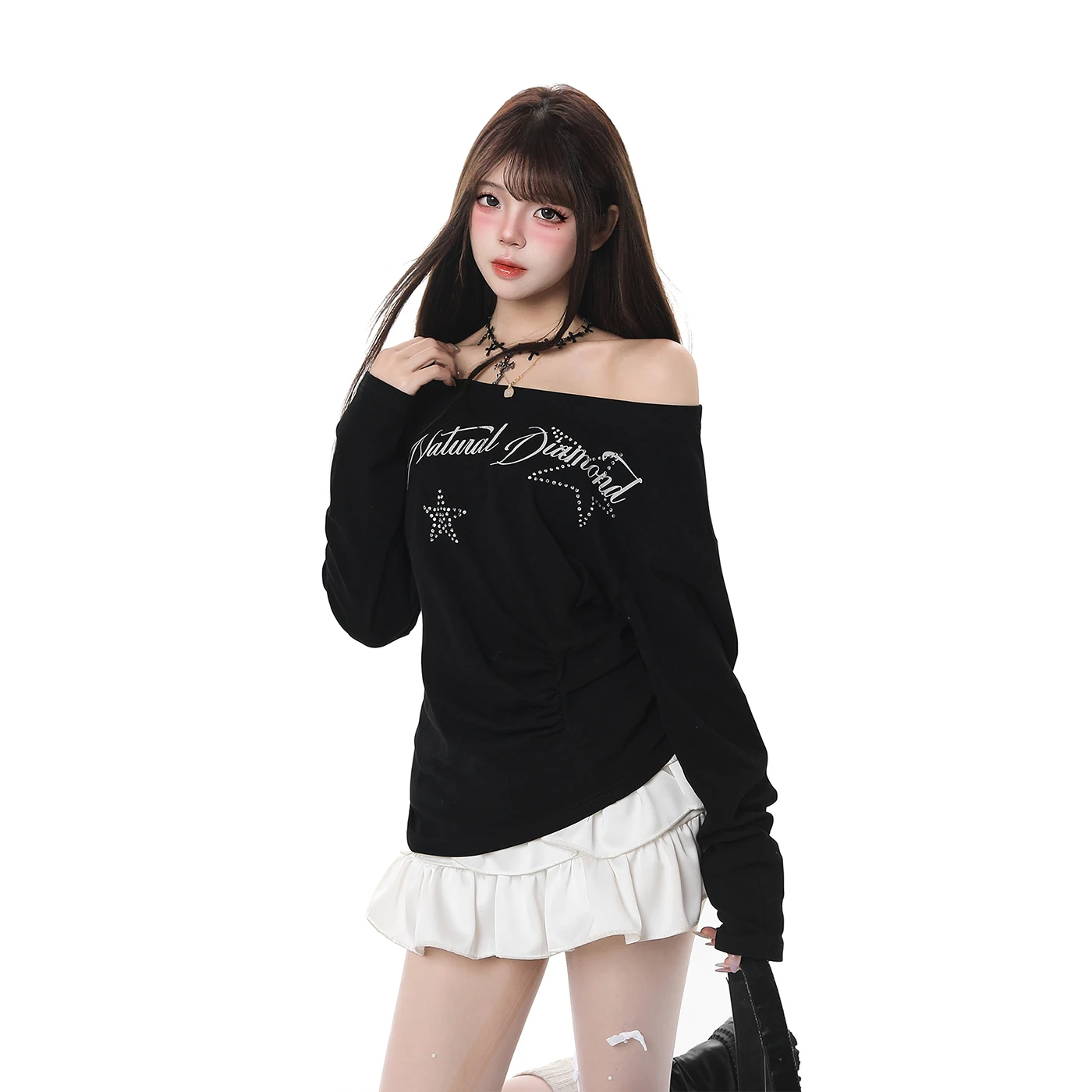 人気のモード系Tシャツはどう選ぶ？斜め肩デザインの長袖Tシャツが解決する通勤と日常の悩み