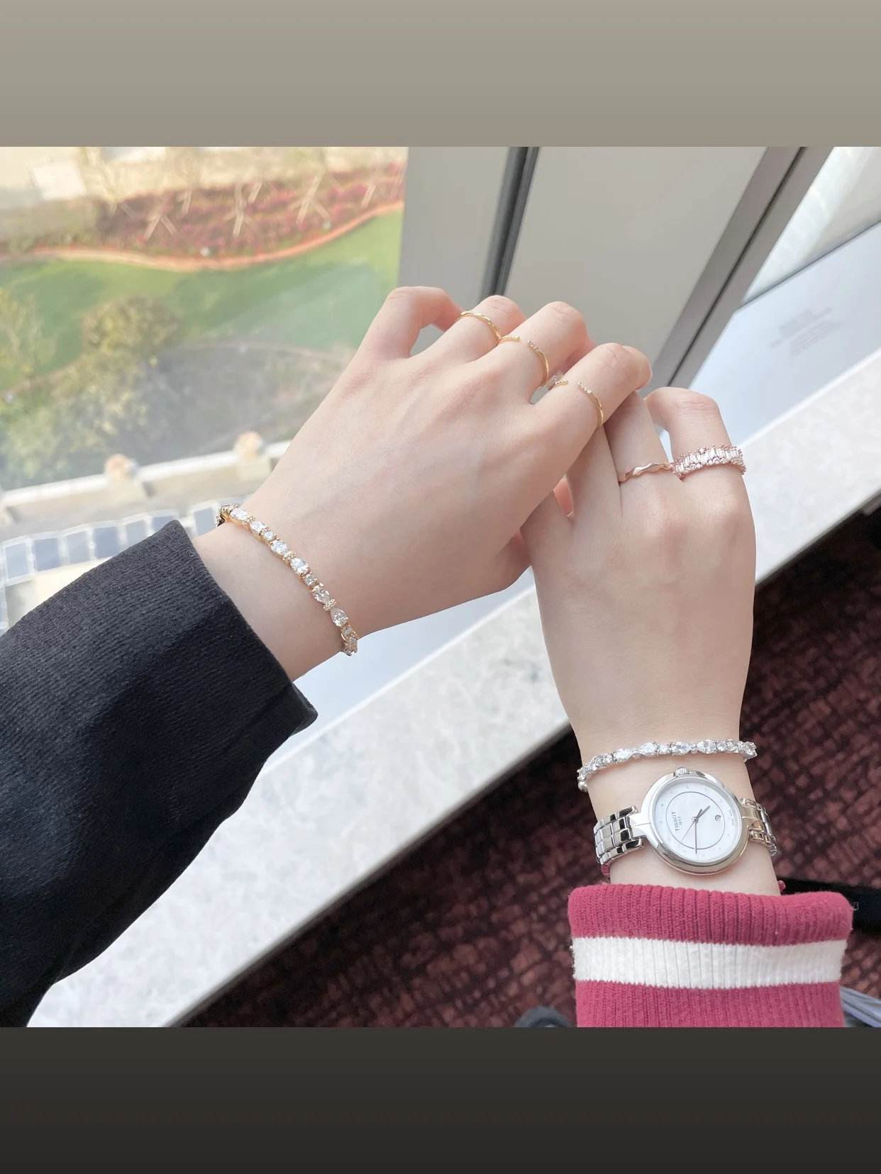 レトロな葉脈模様のスリットリングは、どんなシーンで活躍するの？