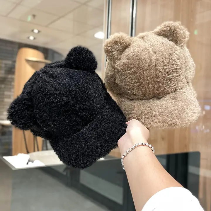 ふわふわの女性用帽子【秋冬用・クマ耳・カジュアルキャップ・うさぎの毛付き】