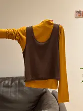秋冬用長袖Tシャツとマルチカラーのベスト【スリムフィット・女性用・重ね着スタイル】（セットアップ対応）