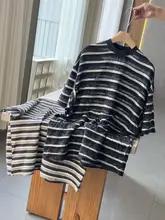 ストライプデザインのルーズフィットTシャツ【丸首・男女兼用・翻辺工法】