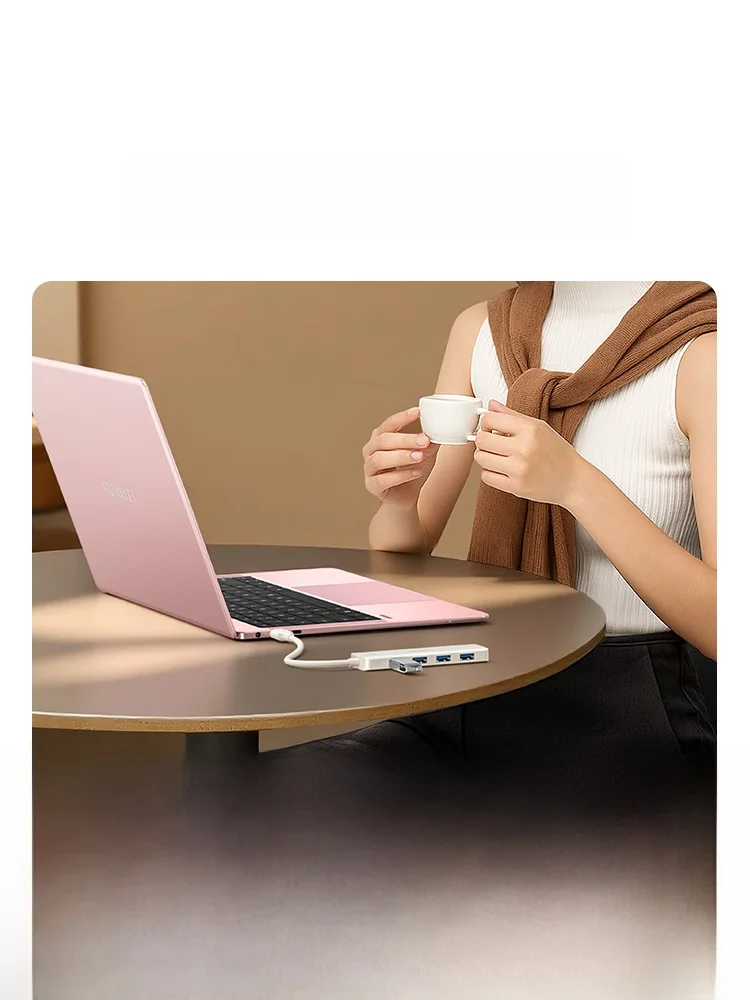 USB 4ポートを選ぶべきか？実は「USB 3.0拡張ハブ」が毎日の生活を救う