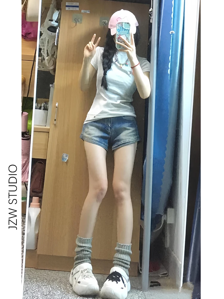小柄女性が秋に着るべきデニムショートパンツは、これだ！？
