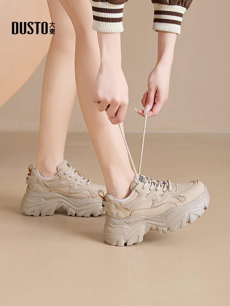 通気性に優れた女性用スニーカー：DUSTO大東のハイトップモデルが提供するカジュアルな涼しさ