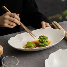 高級感あふれる白瓷製の個性的な家庭用陶器プレート【エレガントデザイン・食器用】
