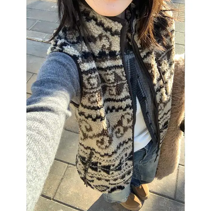 デザイン性のあるハイネックジップアップベスト【秋冬・レトロ・シープフリース・無袖】