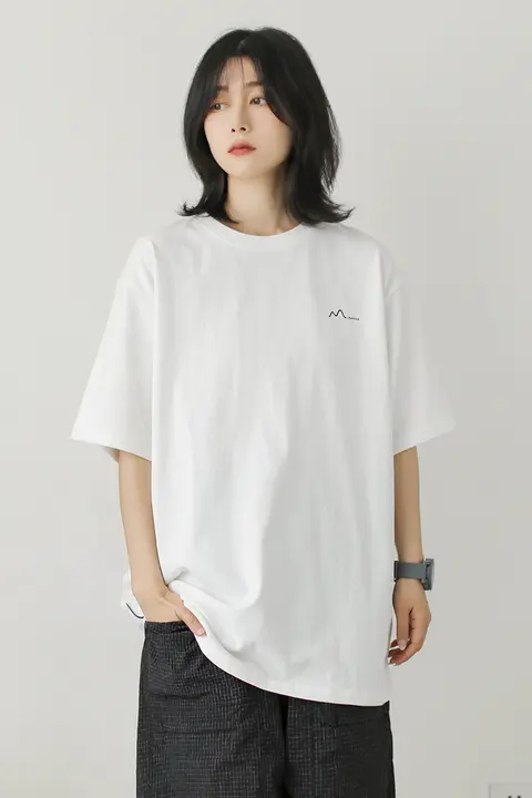 フレンチスタイルのゆったりとしたクルーネックプリントTシャツ【女性用・純色・夏用・綿100%・半袖】