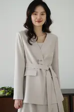 Vネックデザインの女性用中長丈ジャケット【ゆったりシルエット・春用】