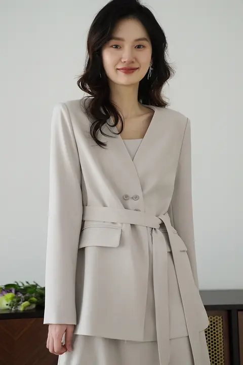 Vネックデザインの女性用中長丈ジャケット【ゆったりシルエット・春用】