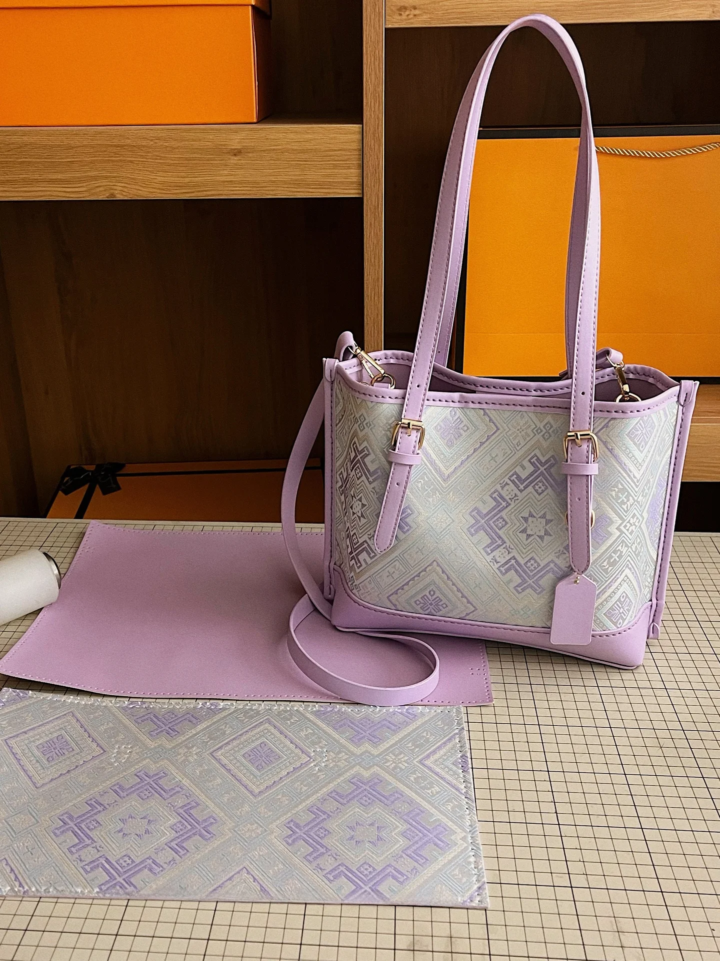 新中式刺繍トートバッグ：通勤・日常使い分けで選ぶ国風デザインの軽量レディースバッグ