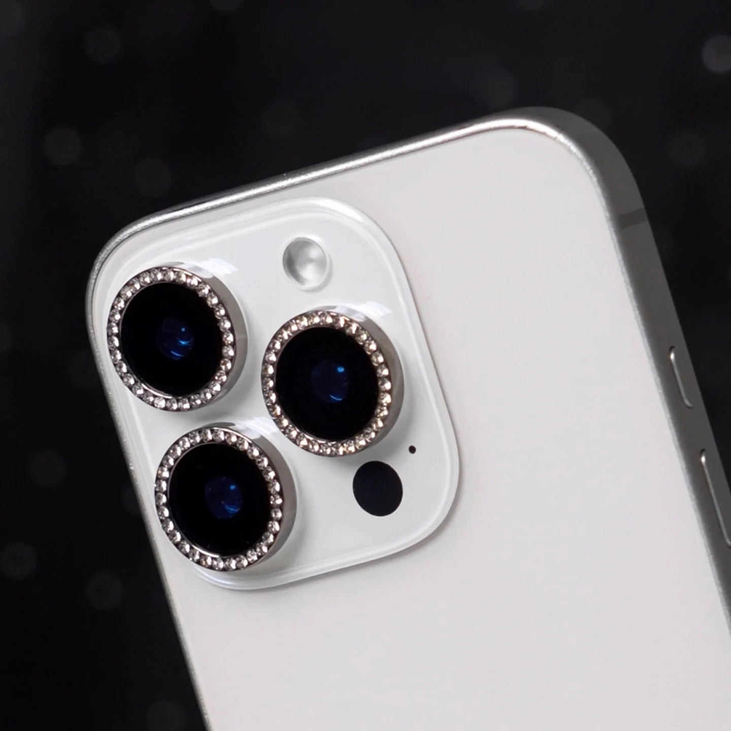 iPhoneのカメラを守るための「閃きを生む」保護フィルムは？