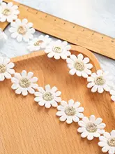 高品質ポリエステル製 ゴールドとホワイトの小花柄 水溶刺繍レースエッジ【DIY衣料素材・カット可能】