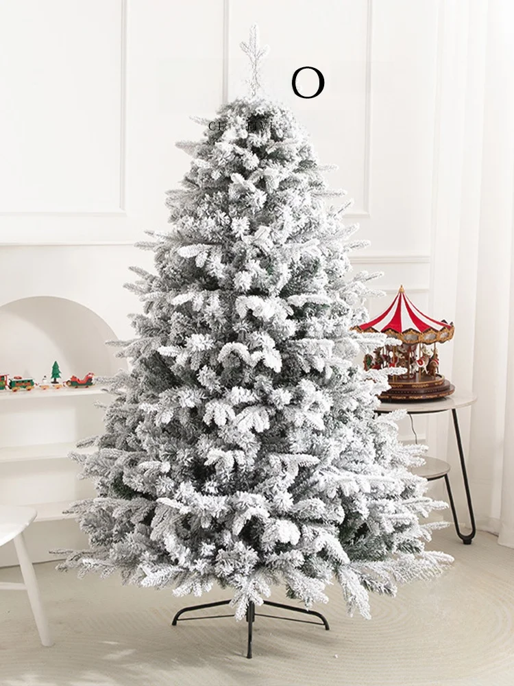 大型クリスマスツリー装飾品：雪をかぶった木のインテリアがホームパーティーに与える影響