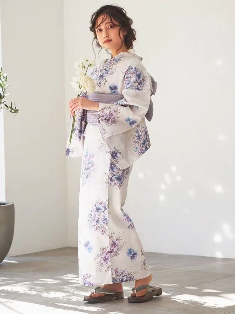 京都の夏を彩る、通気性と美しさのバランスをとった浴衣は？
