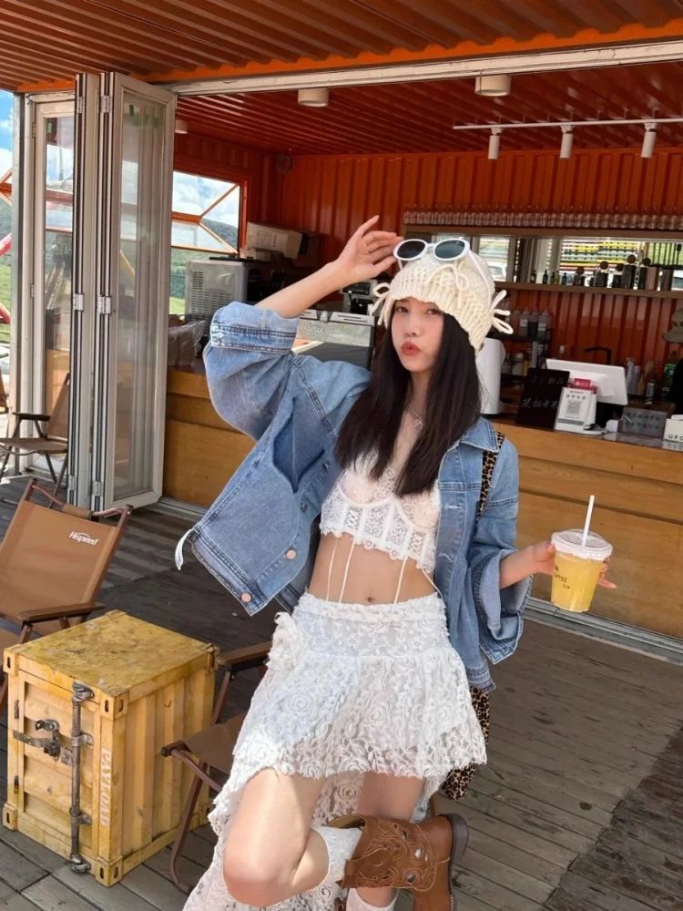 リボン付きニット帽：春夏の旅行に最適な女性向け編み地デザイン