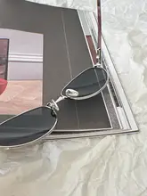ヴィンテージ風 紫色サングラス【オーバルデザイン・夏用・シルバーアクセント】