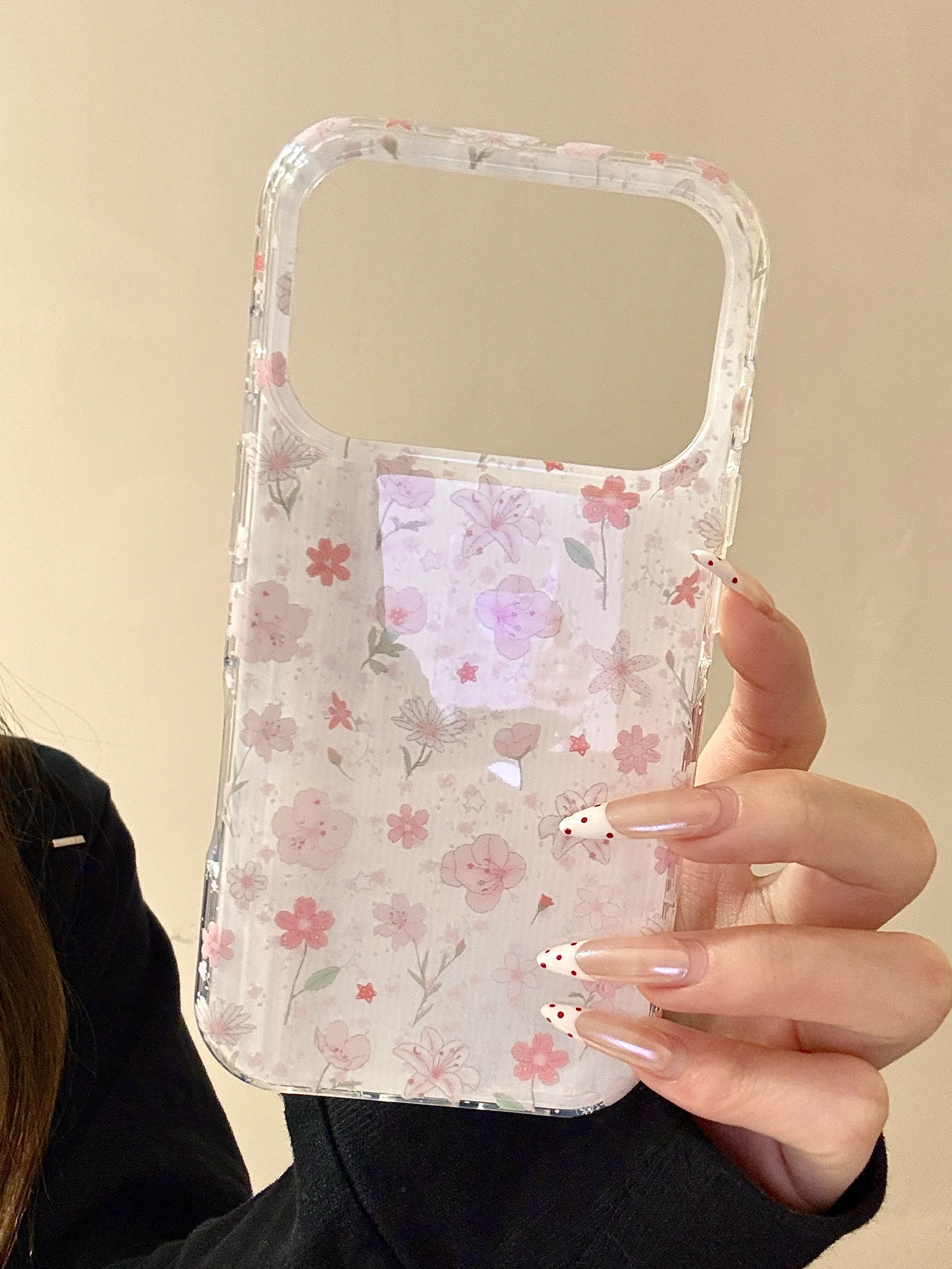 iPhone用ケース クリア おしゃれ と 白地ストライプ小花柄の違いは？