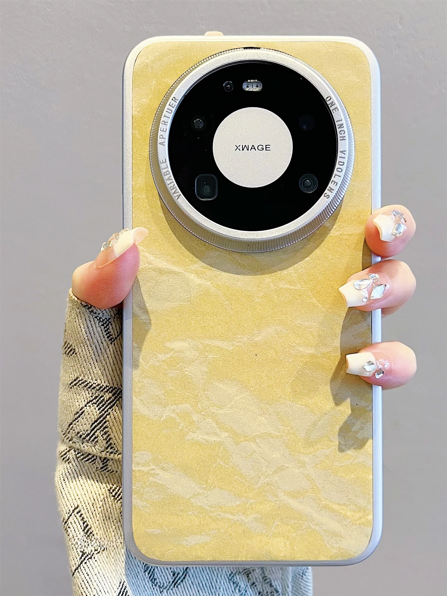 高級電鍍ベロア風流砂模様スマホケース：ゴールド・シンプル・デコストーンとの違いと実用性