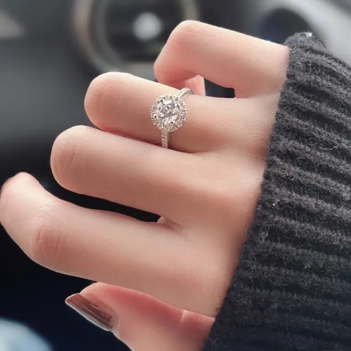 洗練されたデザイン！超輝きの仮想ダイヤモンドリング【結婚式用・ユニセックス・シンプル】