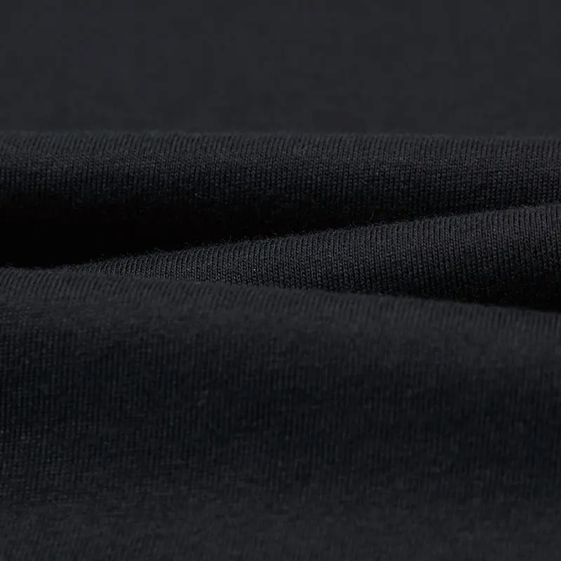 cropped t shirt は本当に夏に着るべきなのか？その理由と、今人気のデザインの選び方
