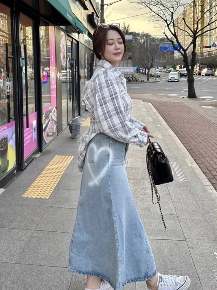 ハートのスプレー柄デニムタイトスカート：春のコーディネートでハイウエストAラインを活かす