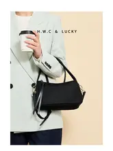 シンプルなデザインのナイロン製トートバッグ【ショルダーバッグ・通勤用・多用途】