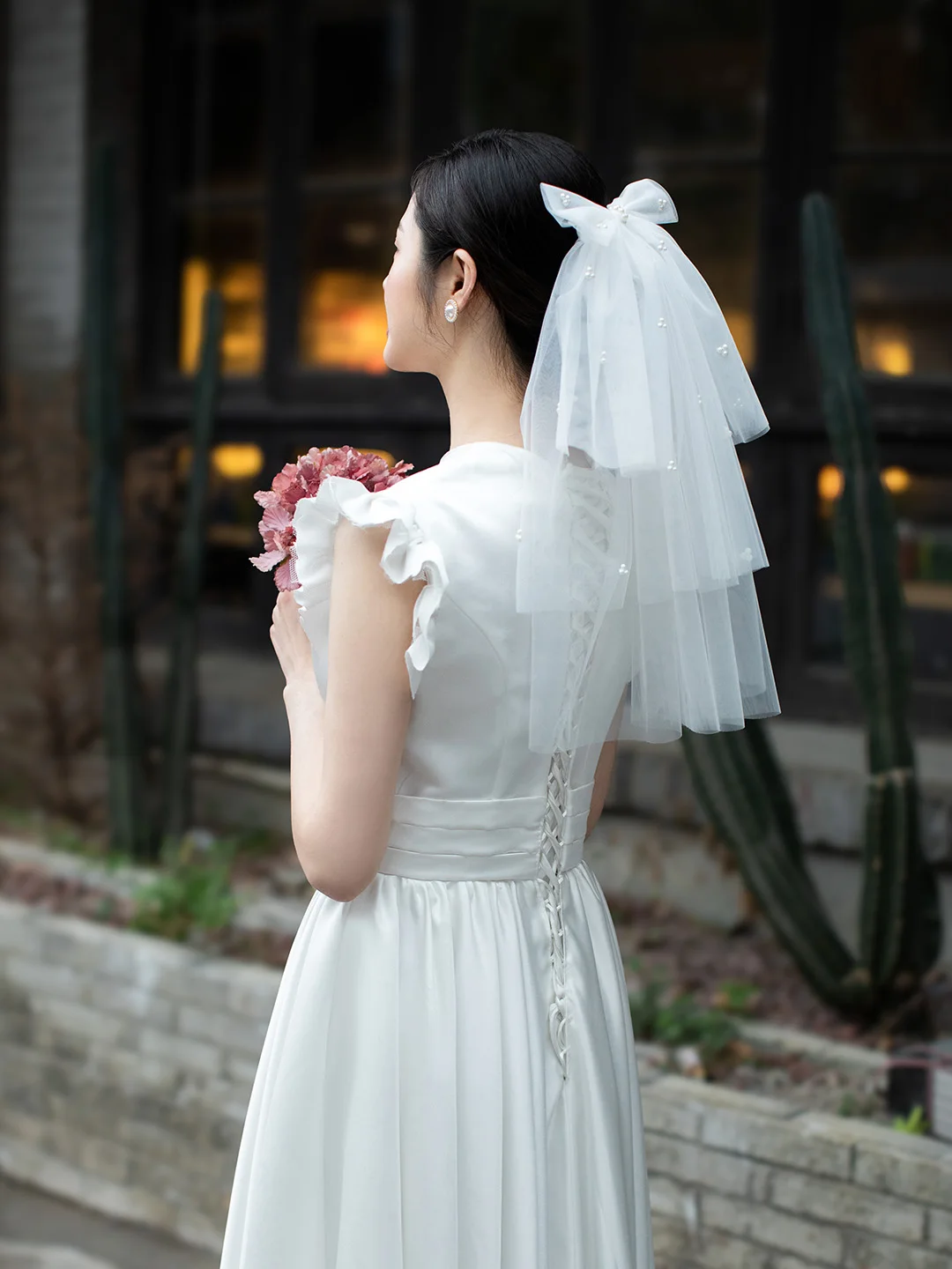 ヴェールカラーをどう選ぶ？シンプルなヘッドドレスが、結婚式の瞬間を彩る理由