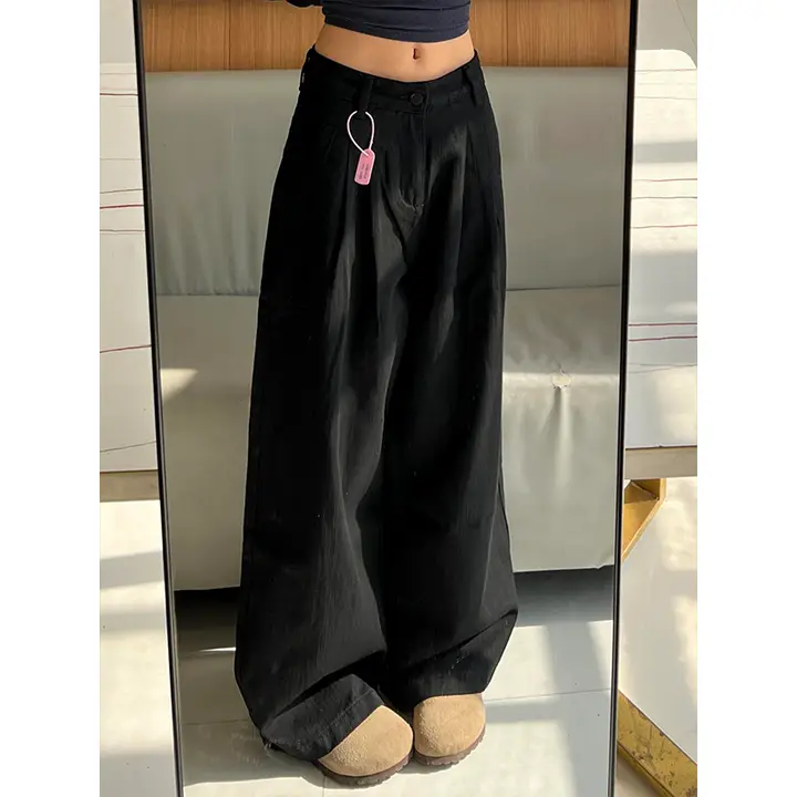 高身長向けの黒色プリーツワイドデニムパンツ【ハイウエスト・ゆったりシルエット・裾が引きずるデザイン】（セットアップ対応）