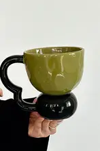 オレンジ 限定 レトログリーンとブラックのハンドル付きマグカップ【陶器製・コーヒー用・ギフト】