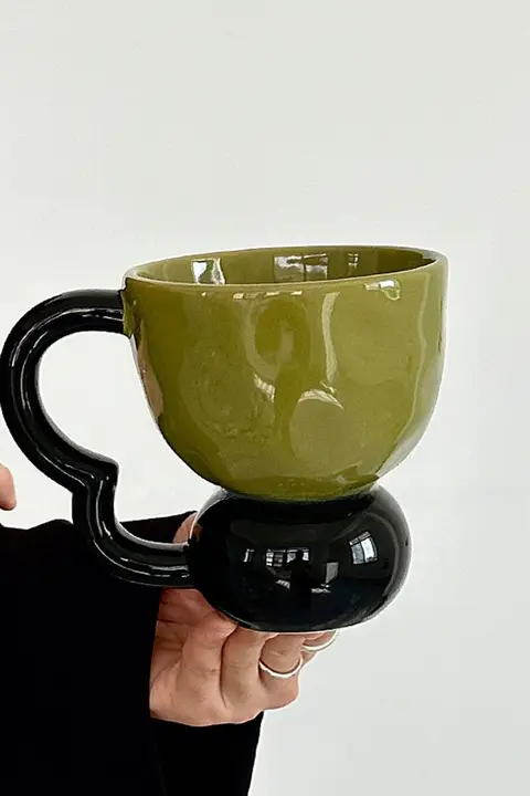 オレンジ 限定 レトログリーンとブラックのハンドル付きマグカップ【陶器製・コーヒー用・ギフト】