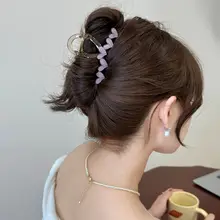 可愛いキャラクタークッキーグリップ【女性用・ヘアアクセサリー・サメクリップ】