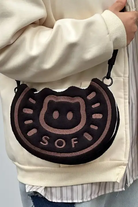 可愛い猫デザインの斜め掛けバッグ【毛糸製・お菓子モチーフ・誕生日プレゼントに最適】