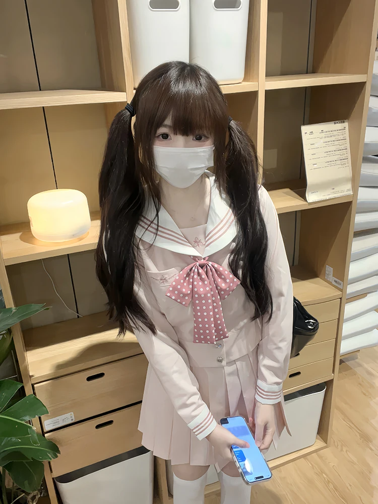 キャンパススタイルの長袖セーラー服：ダサい学生服としての実用性とデザインのバランス