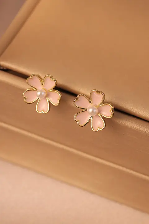 夏用 ピンク桜モチーフの小型イヤリング【簡約デザイン・フラワー・耳穴不要】