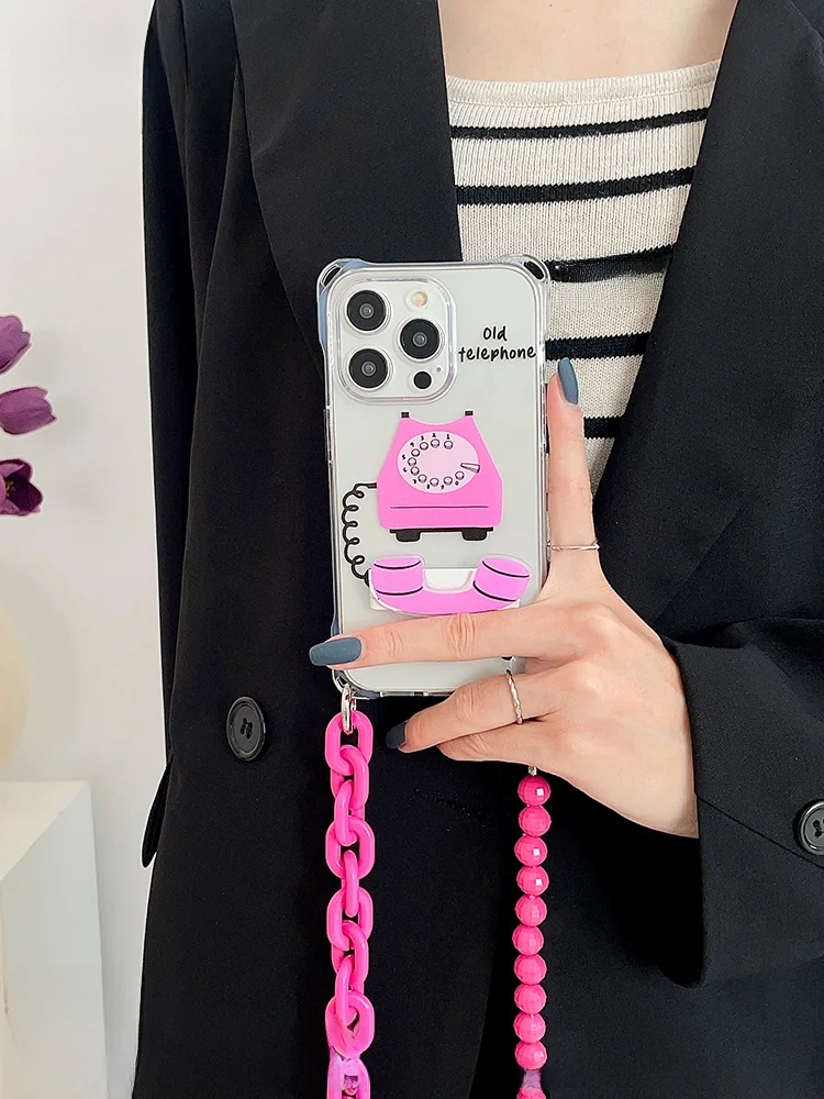 初期の携帯電話と現代のスマホを比べて、今こそ選ぶべき「ストラップ付き保護ケース」は？