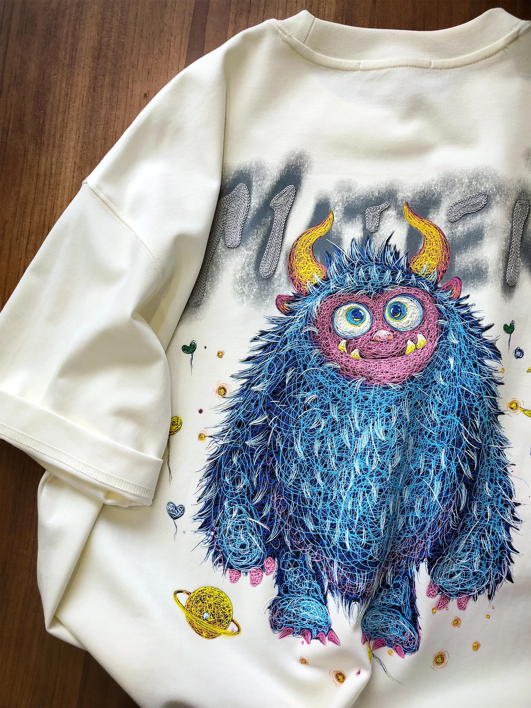 人気のモード系Tシャツとは？そのデザインと着こなしの本質を解き明かす